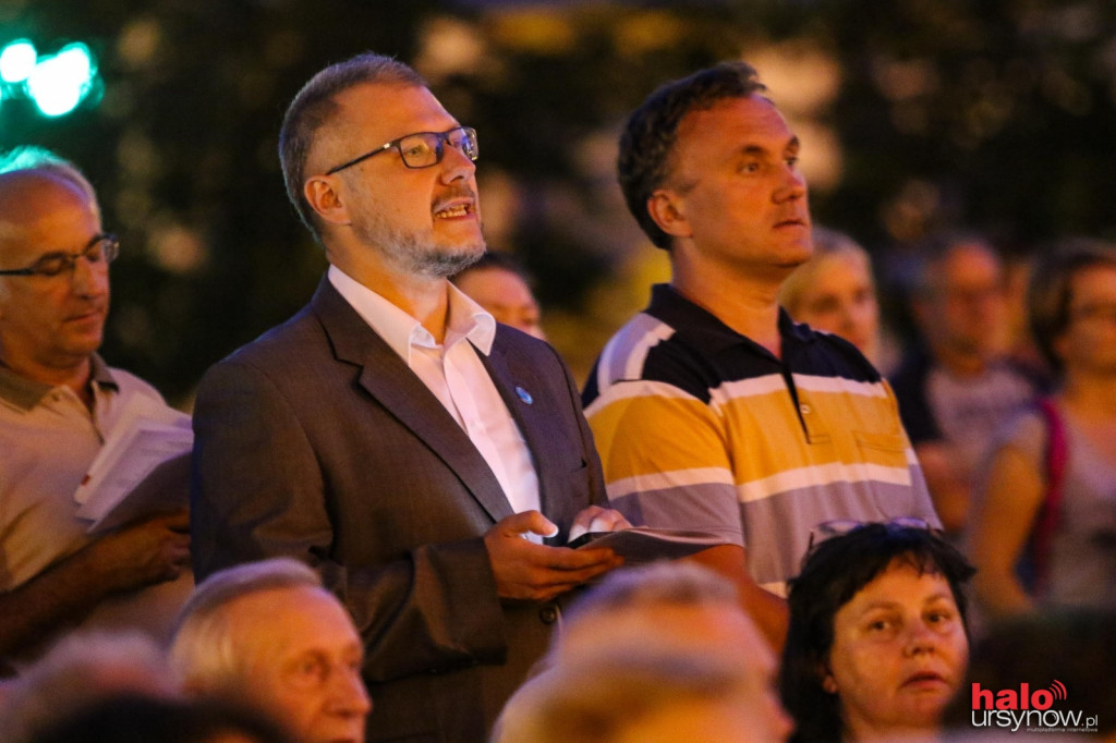 Powstańcze piosenki przy fontannie FOTO