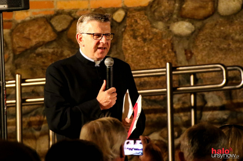 Powstańcze piosenki przy fontannie FOTO