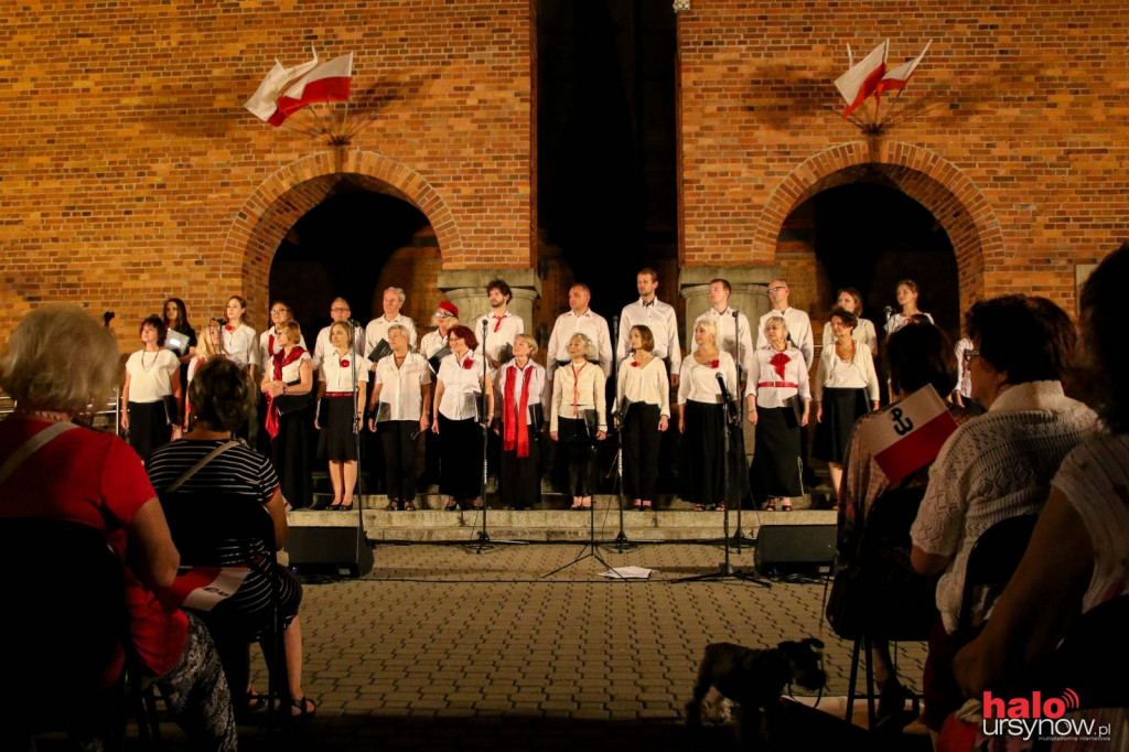 Powstańcze piosenki przy fontannie FOTO