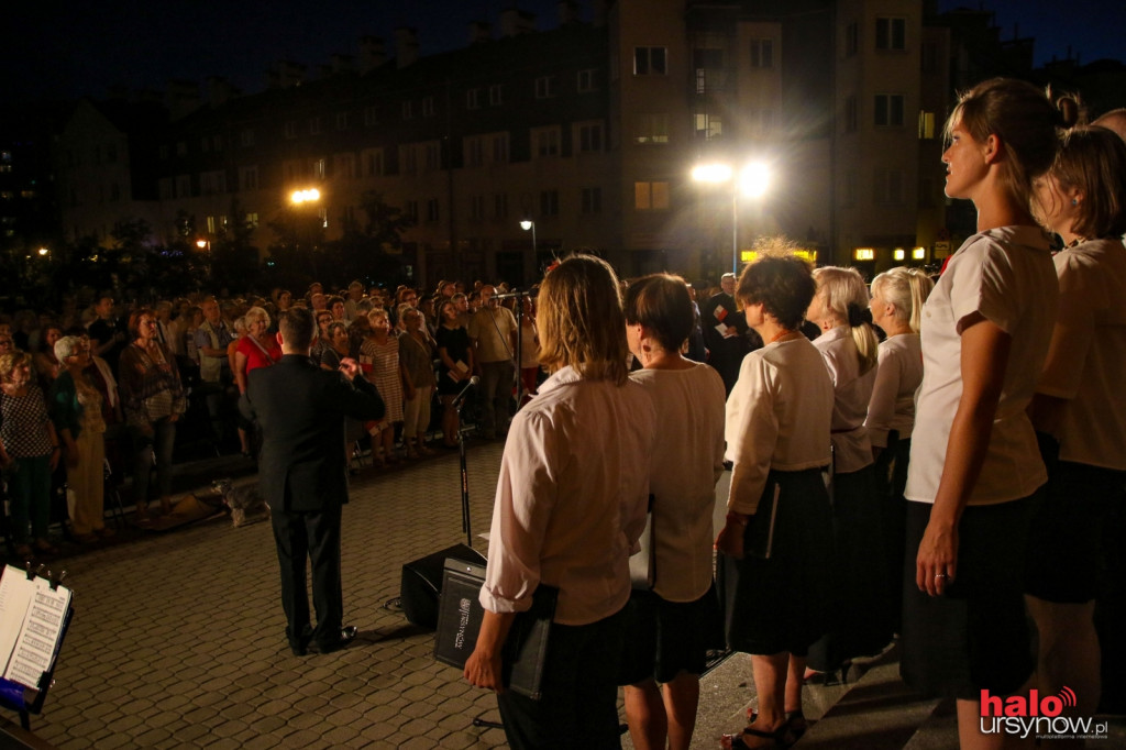 Powstańcze piosenki przy fontannie FOTO