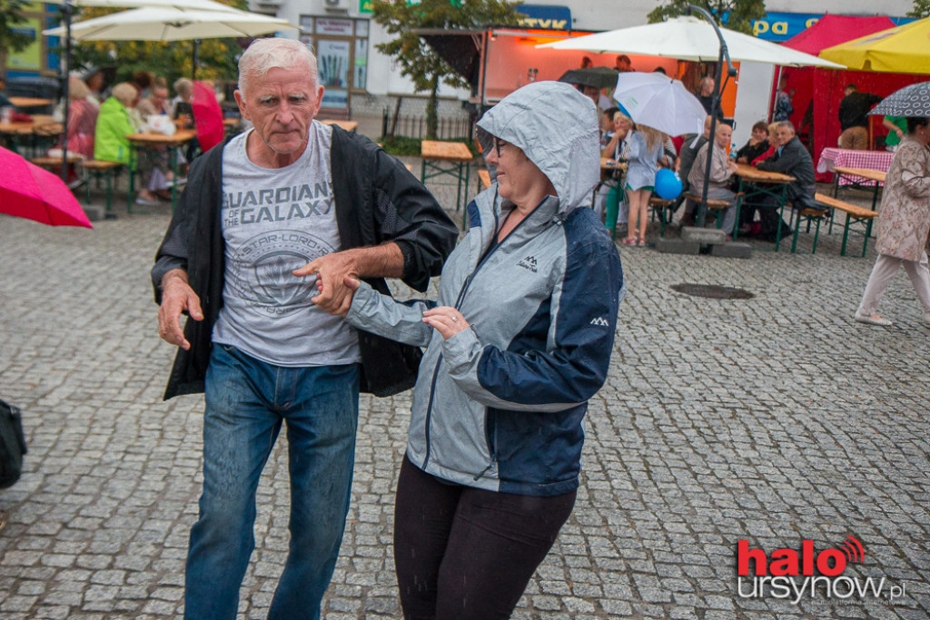 Deszczowa piosenka, czyli potańcówka w ulewie! FOTO
