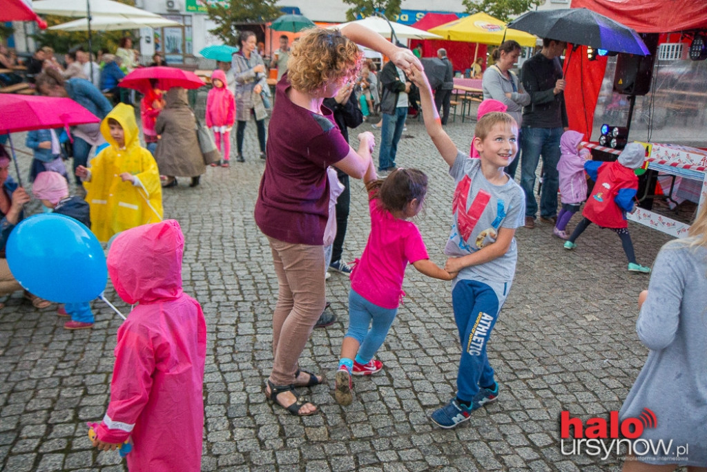 Deszczowa piosenka, czyli potańcówka w ulewie! FOTO