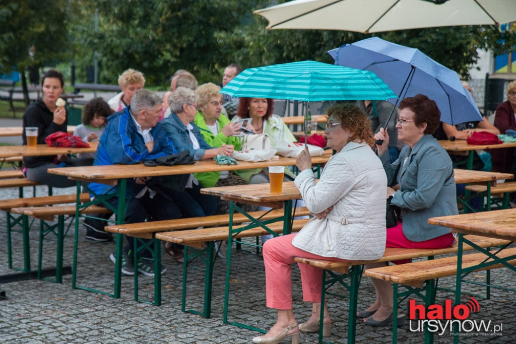 Deszczowa piosenka, czyli potańcówka w ulewie! FOTO