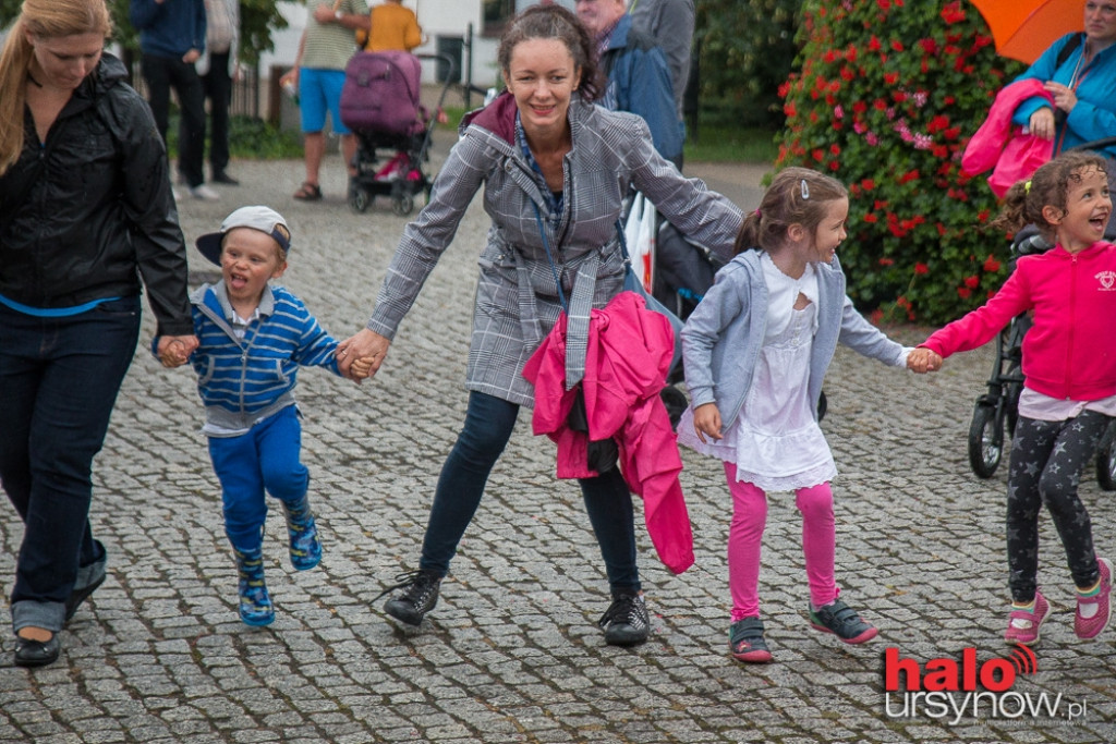 Deszczowa piosenka, czyli potańcówka w ulewie! FOTO