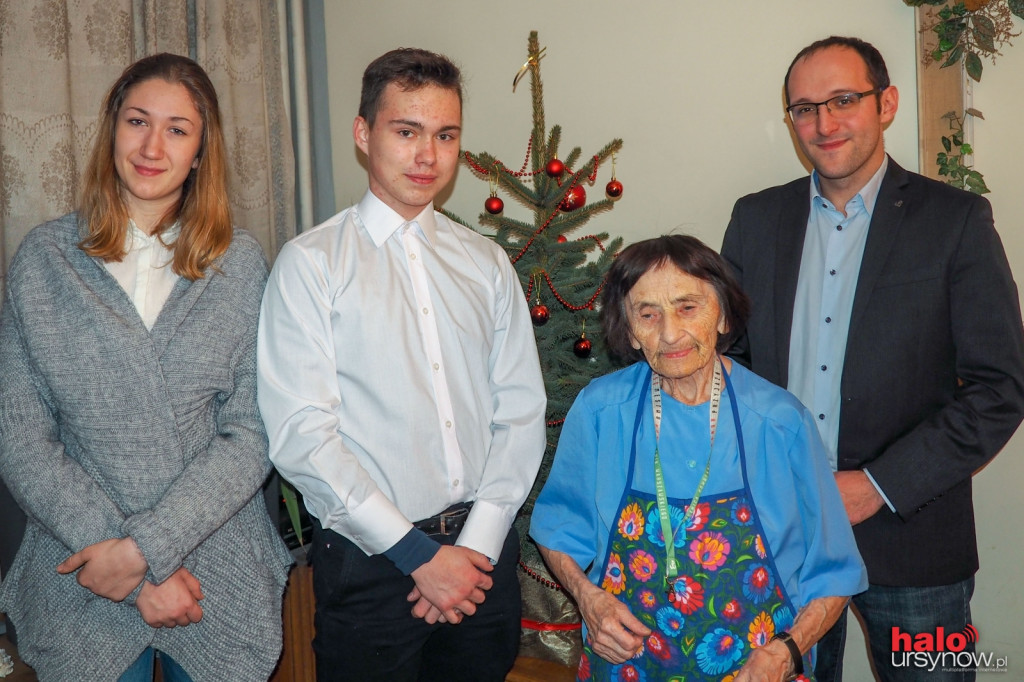Choinka dla bohatera. Wolontariusze odwiedzili kombatantów z Ursynowa