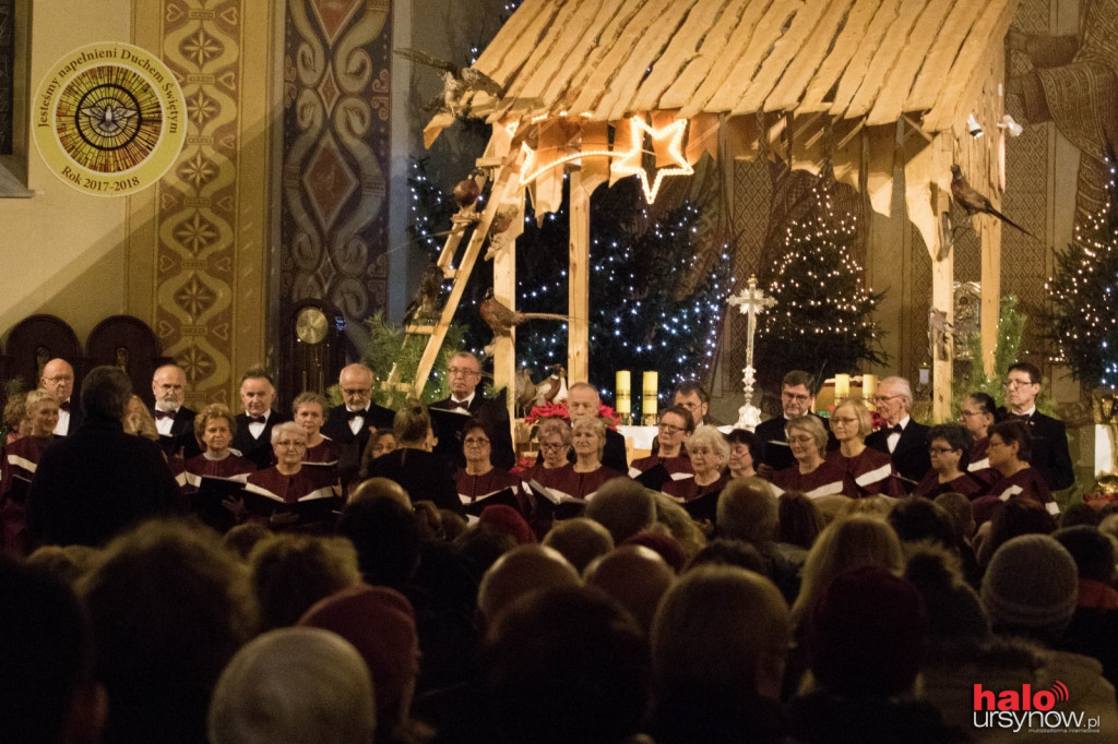 Anielskie chóry śpiewają dla mieszkańców. Ostatni koncert bożonarodzeniowy za nami.