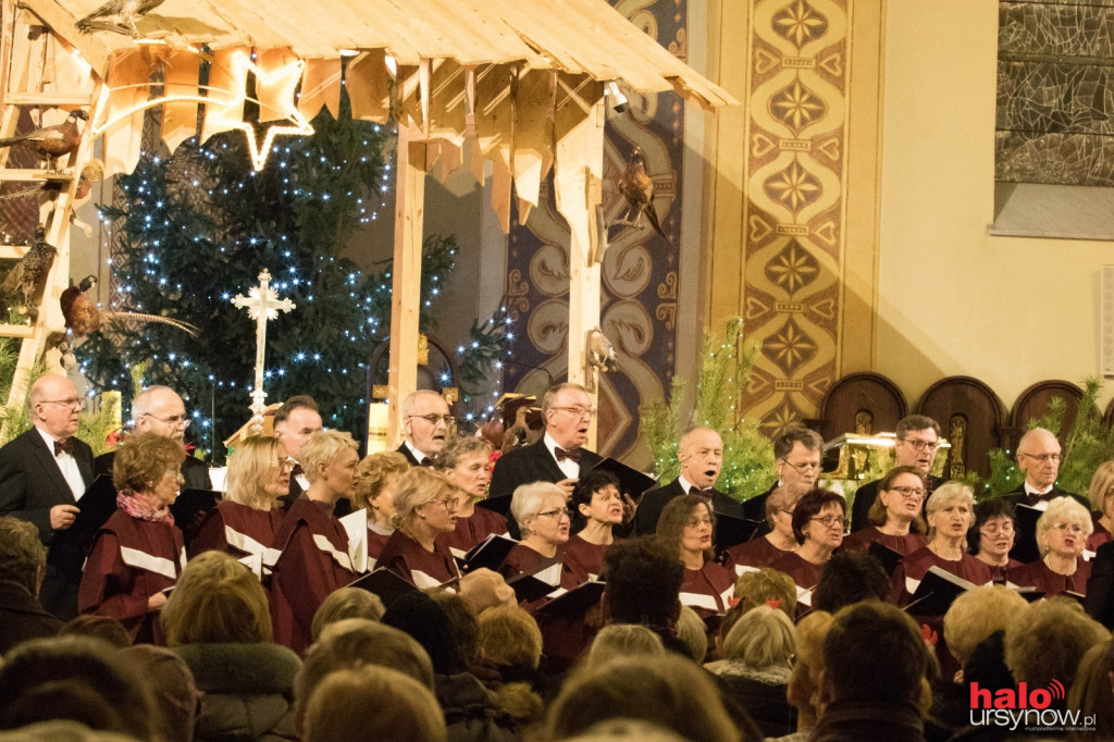 Anielskie chóry śpiewają dla mieszkańców. Ostatni koncert bożonarodzeniowy za nami.