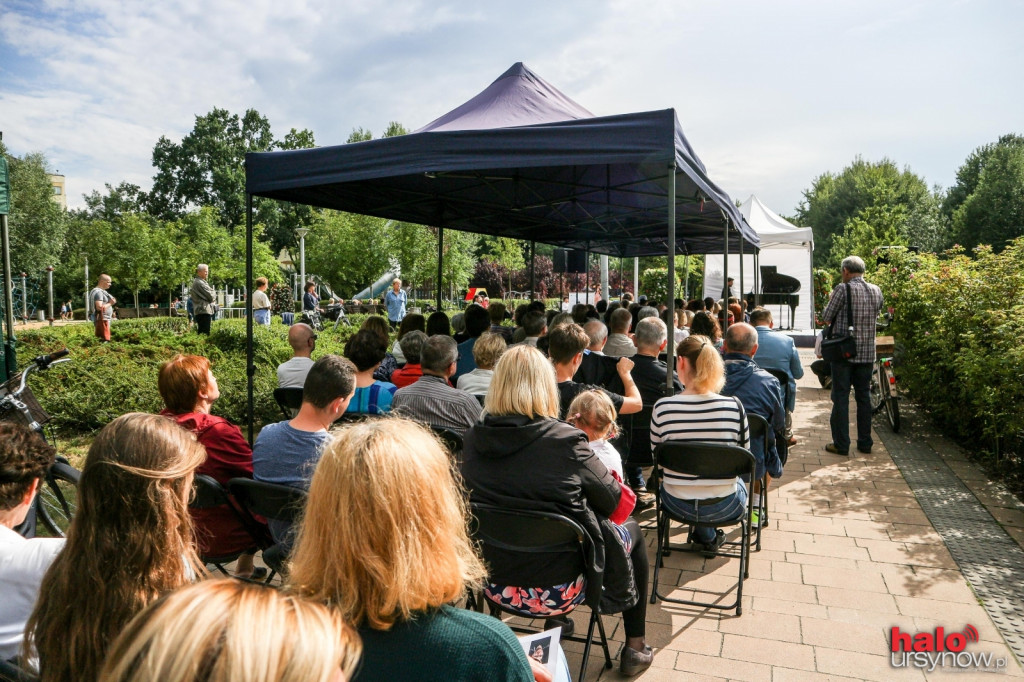 Koncert fortepianowy w parku przy Bażantarni. Słuchacze i pogoda dopisali
