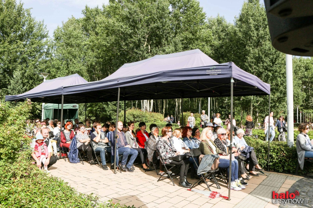 Koncert fortepianowy w parku przy Bażantarni. Słuchacze i pogoda dopisali