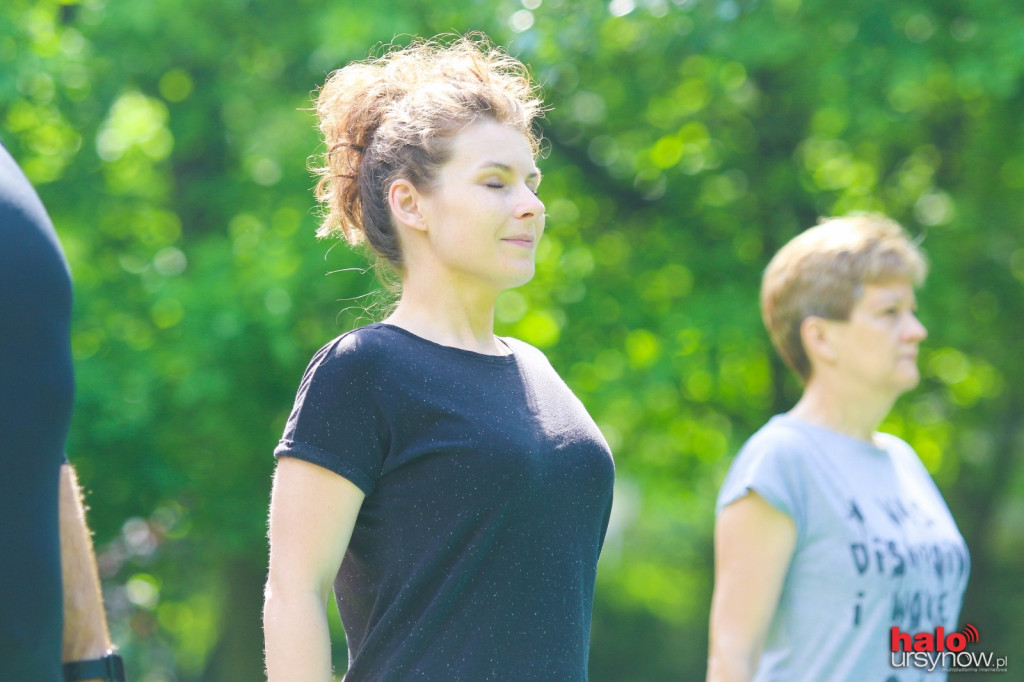 Joga na trawie