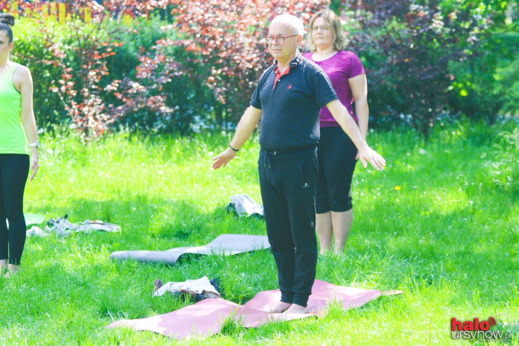 Joga na trawie