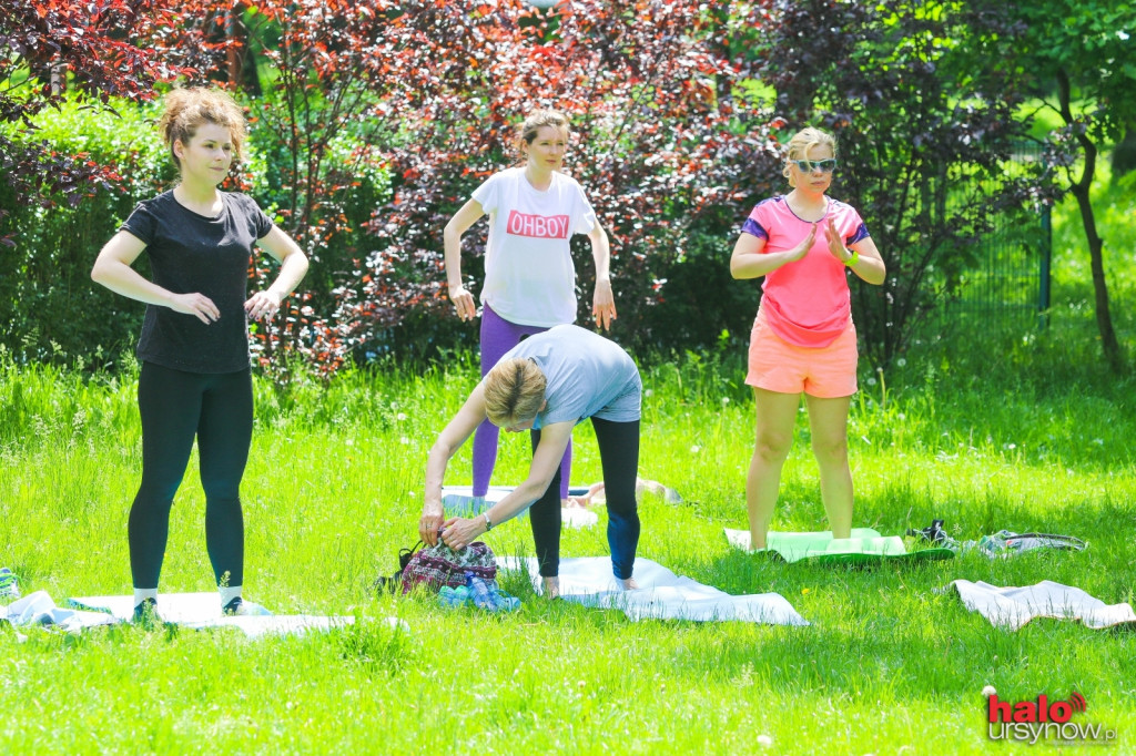 Joga na trawie
