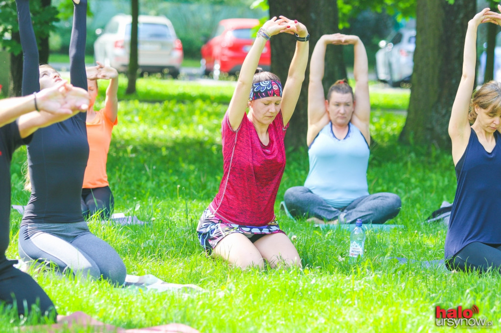 Joga na trawie