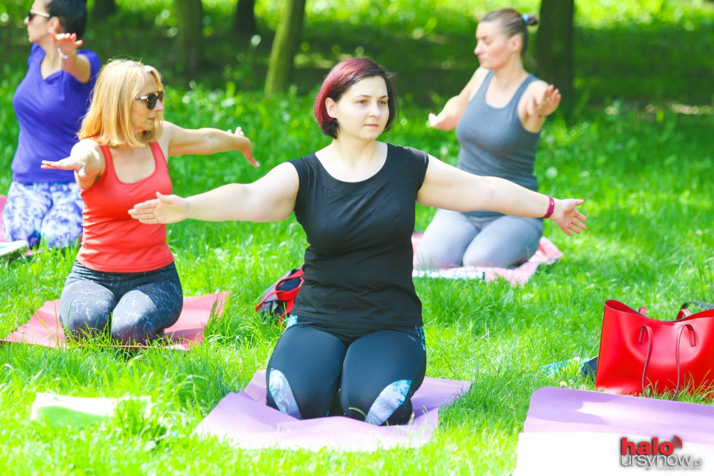 Joga na trawie