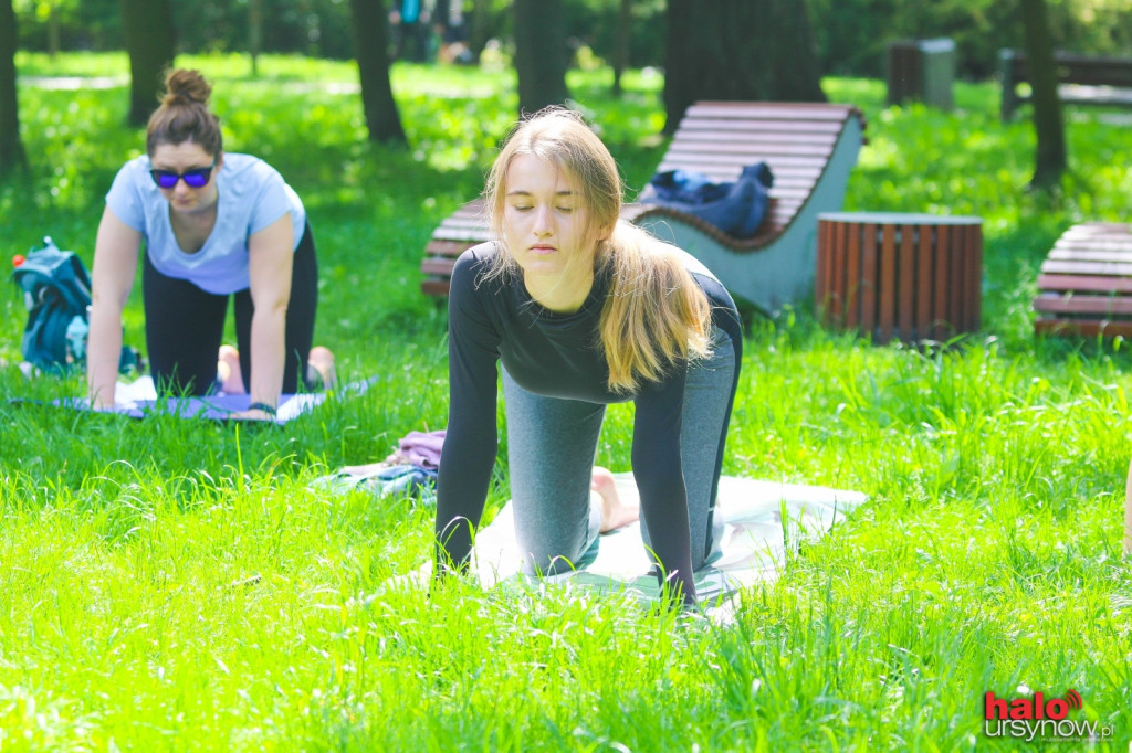 Joga na trawie