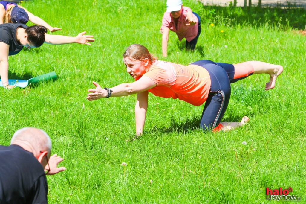 Joga na trawie