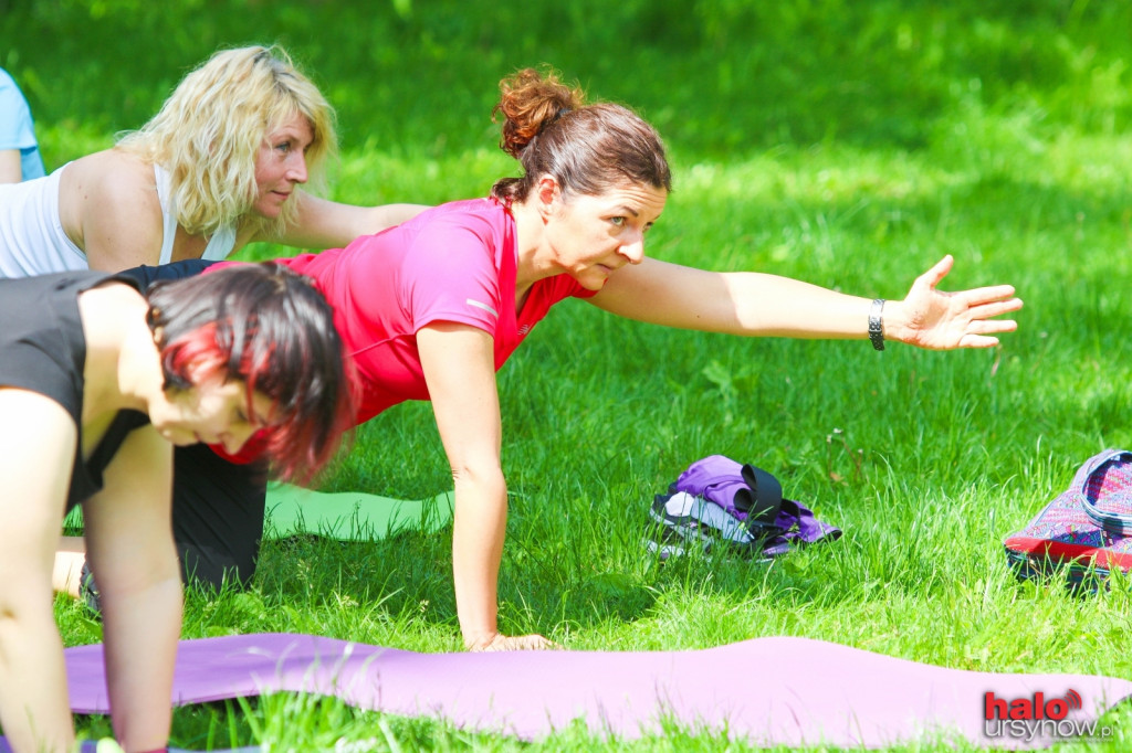 Joga na trawie