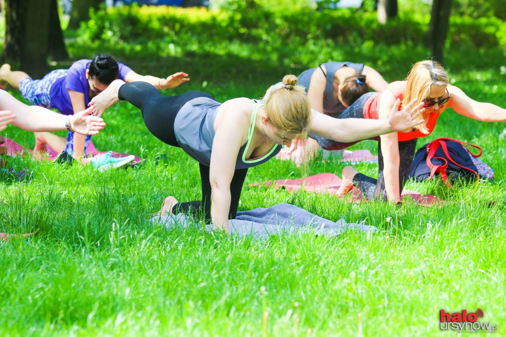 Joga na trawie