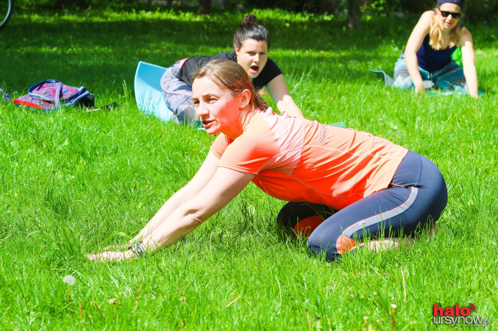 Joga na trawie