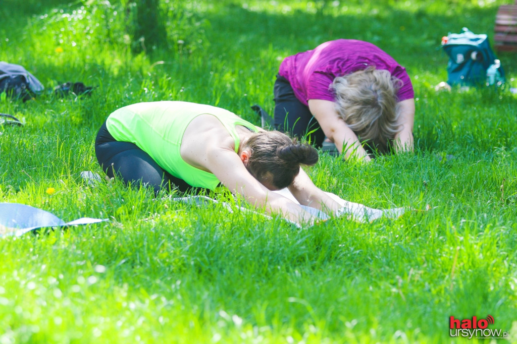 Joga na trawie