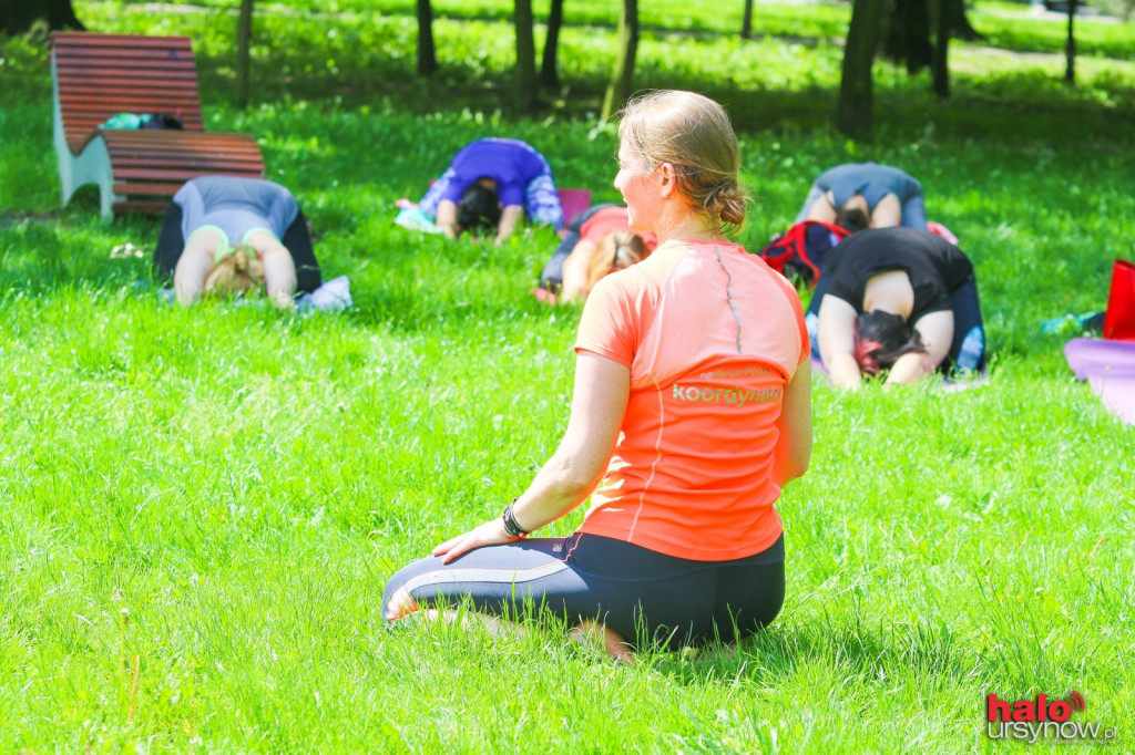 Joga na trawie