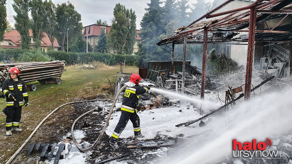 Pożar składu budowlanego na Krasnowolskiej FOTO
