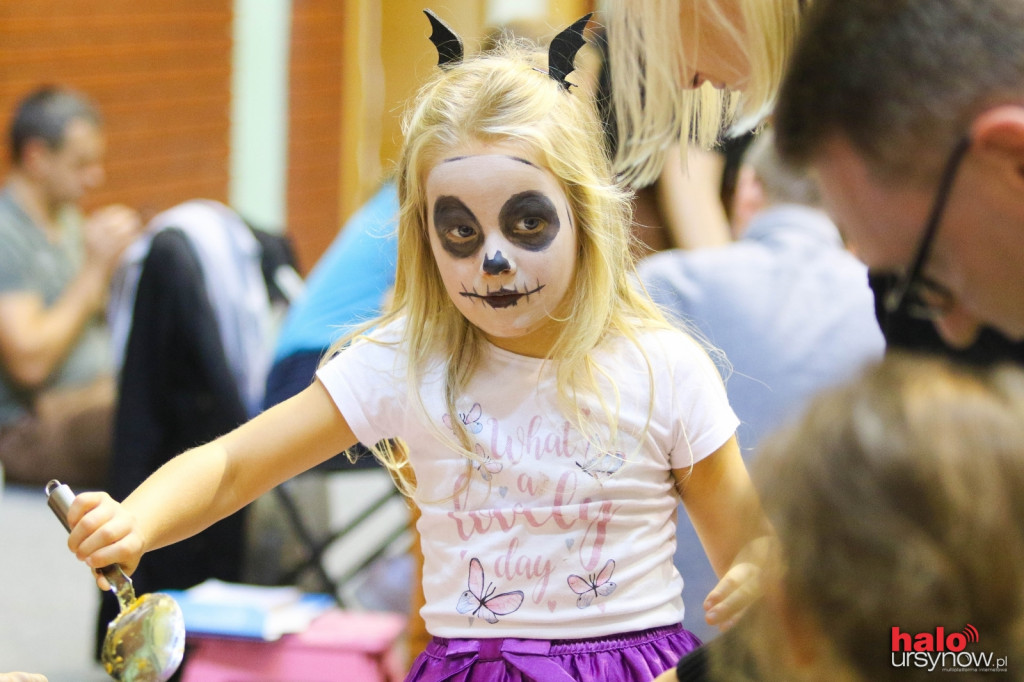 Impreza Halloween. Wampiry i wiedźmy dłubią w dyniach! FOTO