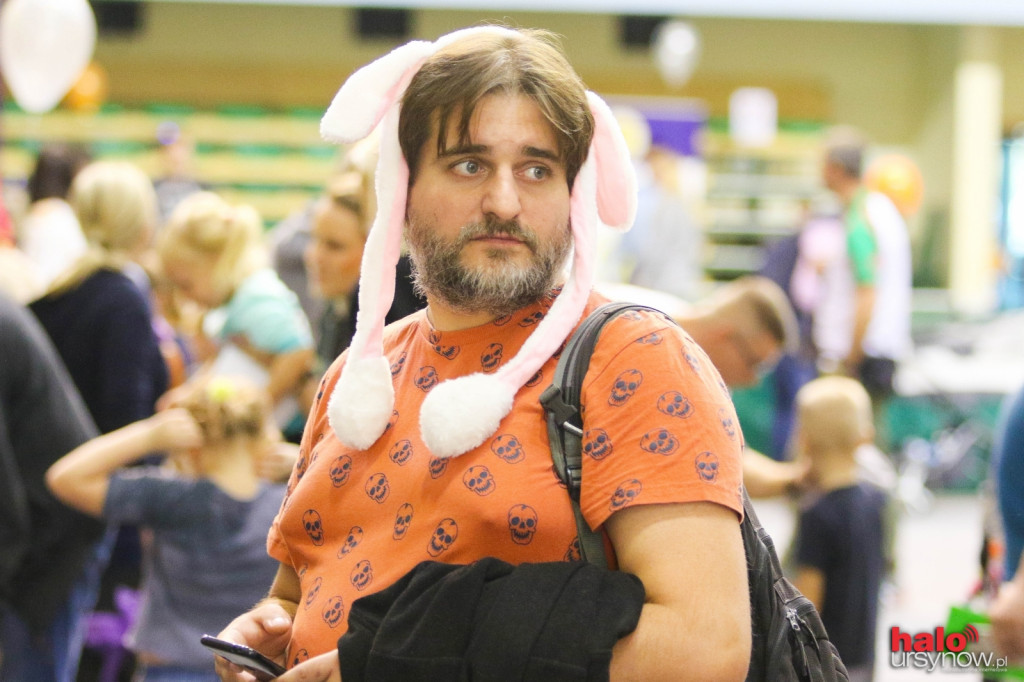 Impreza Halloween. Wampiry i wiedźmy dłubią w dyniach! FOTO