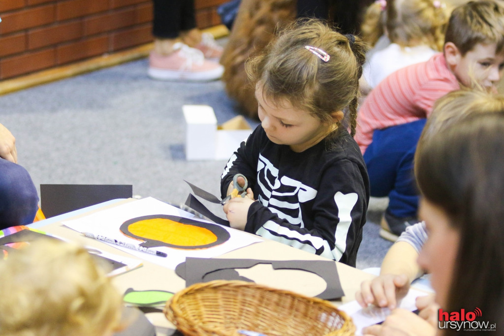 Impreza Halloween. Wampiry i wiedźmy dłubią w dyniach! FOTO