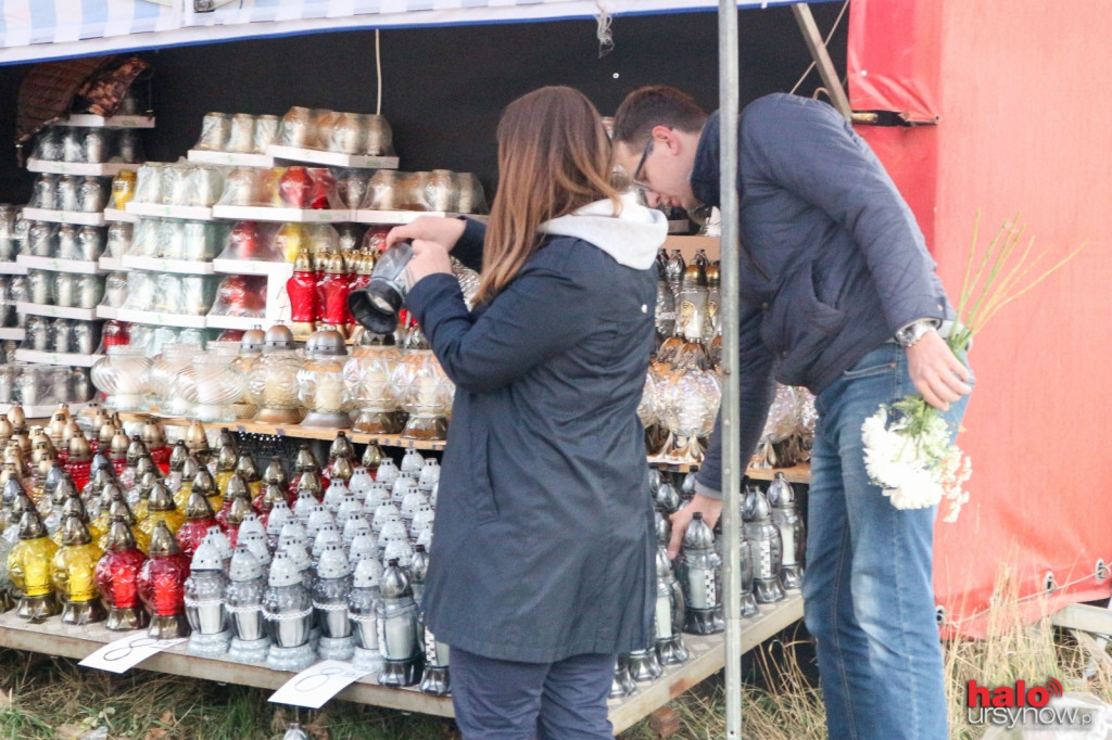 Ostatnie przygotowania do Wszystkich Świętych na Ursynowskich cmentarzach. FOTO