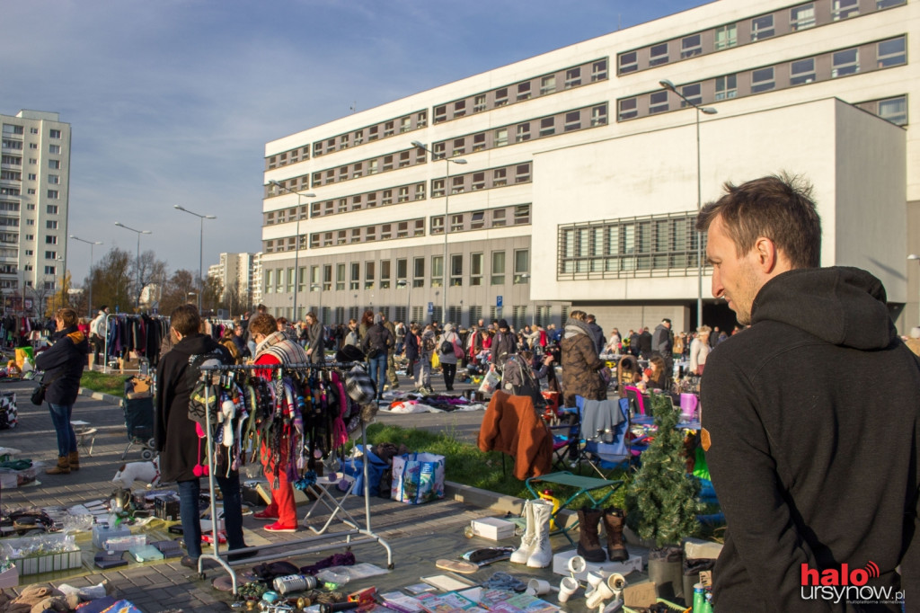 Przedostatnia niedziela... Tłumy na garażówce FOTO