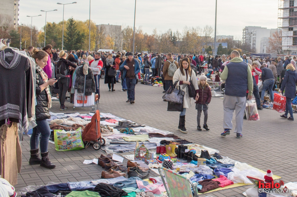 Przedostatnia niedziela... Tłumy na garażówce FOTO