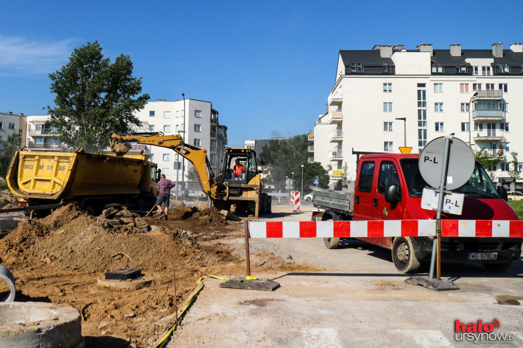 Za kabackim Tesco budują ulicę i chodniki. Będzie nowy skrót dla kierowców?