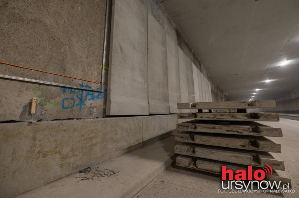 Budowa POW: Drogowcy chwalą się pracami w tunelu. A co z terminami?