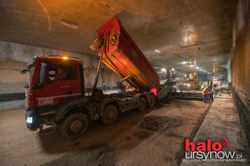 Budowa POW: Drogowcy chwalą się pracami w tunelu. A co z terminami?
