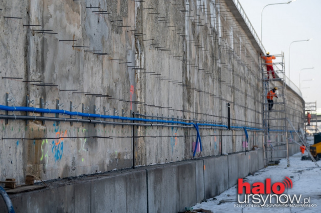 Budowa POW: Drogowcy chwalą się pracami w tunelu. A co z terminami?