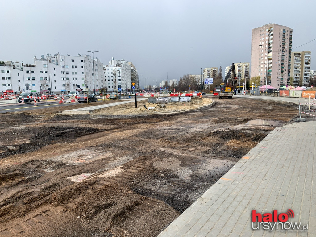 Rondo Krahelskiej powróciło, ale piesi wciąż chodzą naokoło
