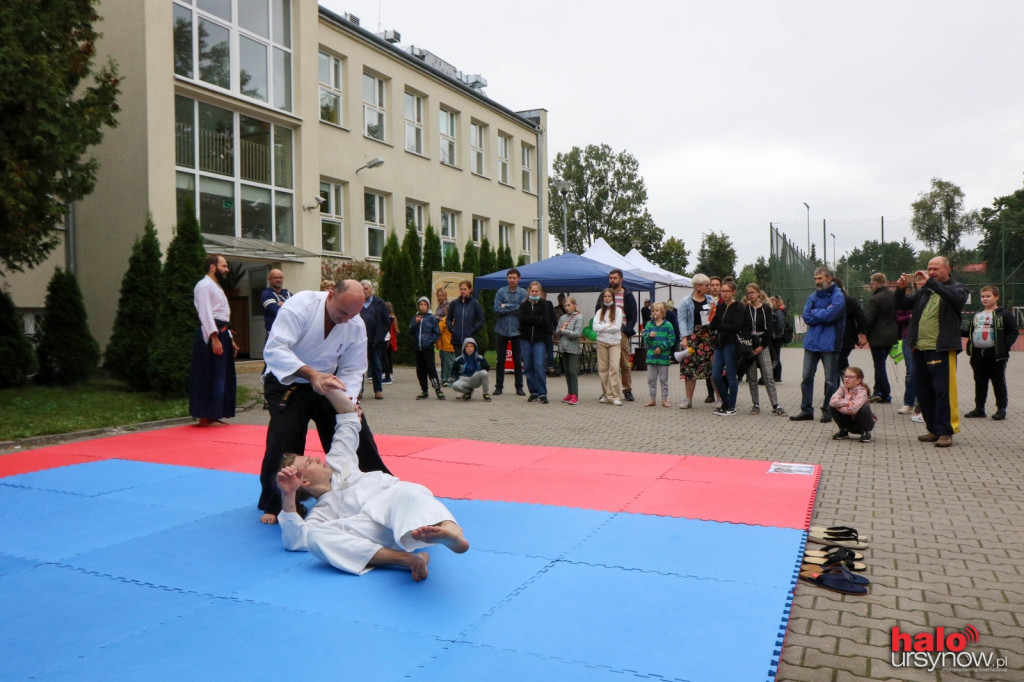Zimno i deszcze niestraszne mieszkańcom Zielonego Ursynowa! Hucznie uczcili święto swojego domu