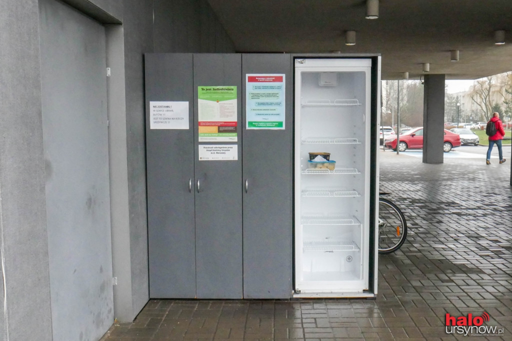 Lodówka w jadłodzielni bez drzwi. Czy to robota wandali?