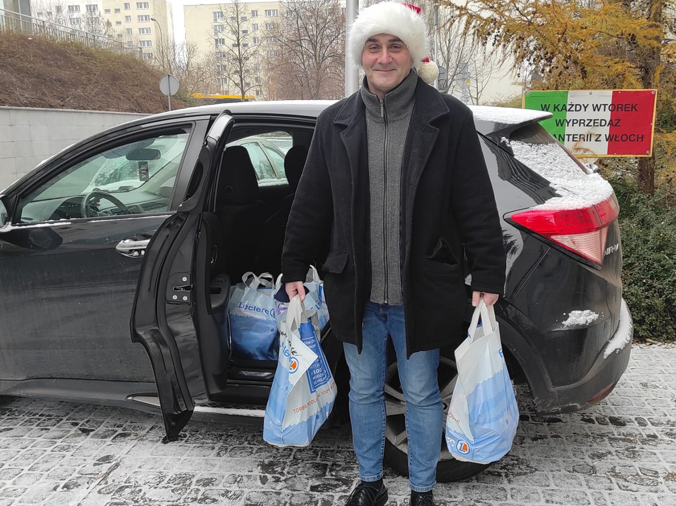 Paczki na wigilijny stół trafiły do potrzebujących z Ursynowa. Akcja stowarzyszenia i dzielnicy