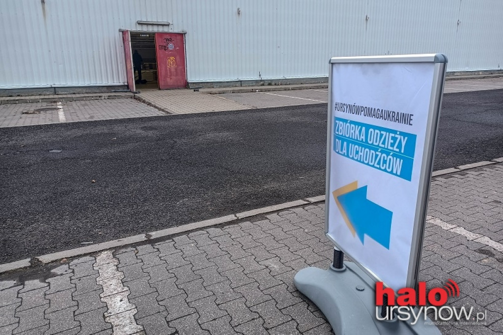 Zbiórka odzieży dla uchodźców w blaszaku po Tesco