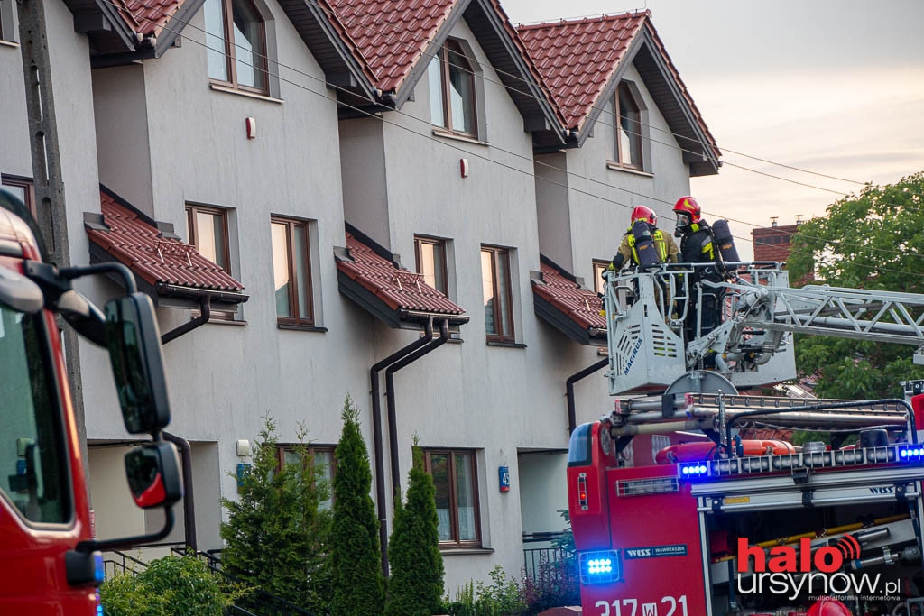 Pożar na Kabatach. Ogień strawił dach pustostanu FOTO