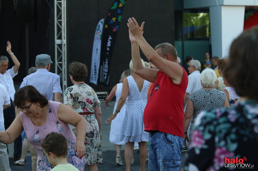 Taneczne szaleństwo w rytm przedwojennych szlagierów! Udana potańcówka pod UCK