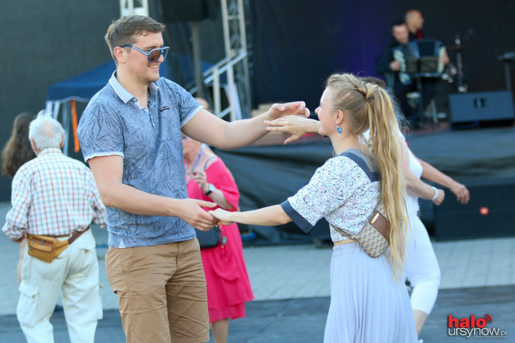Taneczne szaleństwo w rytm przedwojennych szlagierów! Udana potańcówka pod UCK