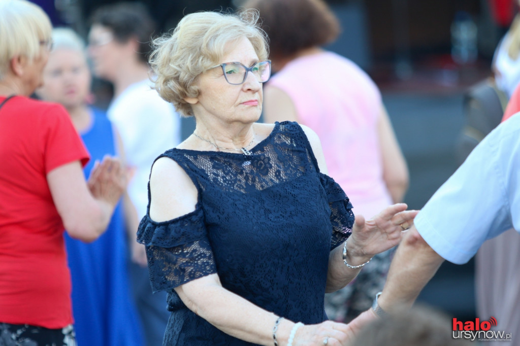 Taneczne szaleństwo w rytm przedwojennych szlagierów! Udana potańcówka pod UCK