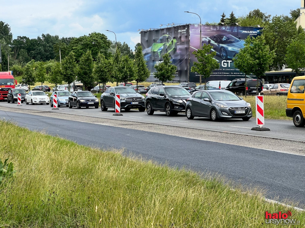 Szybkie frezowanie w Dolince. Piesi i pasażerowie zdezorientowani FOTO