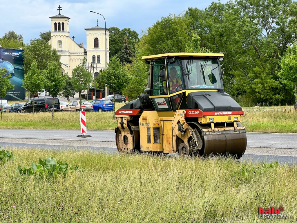 Szybkie frezowanie w Dolince. Piesi i pasażerowie zdezorientowani FOTO