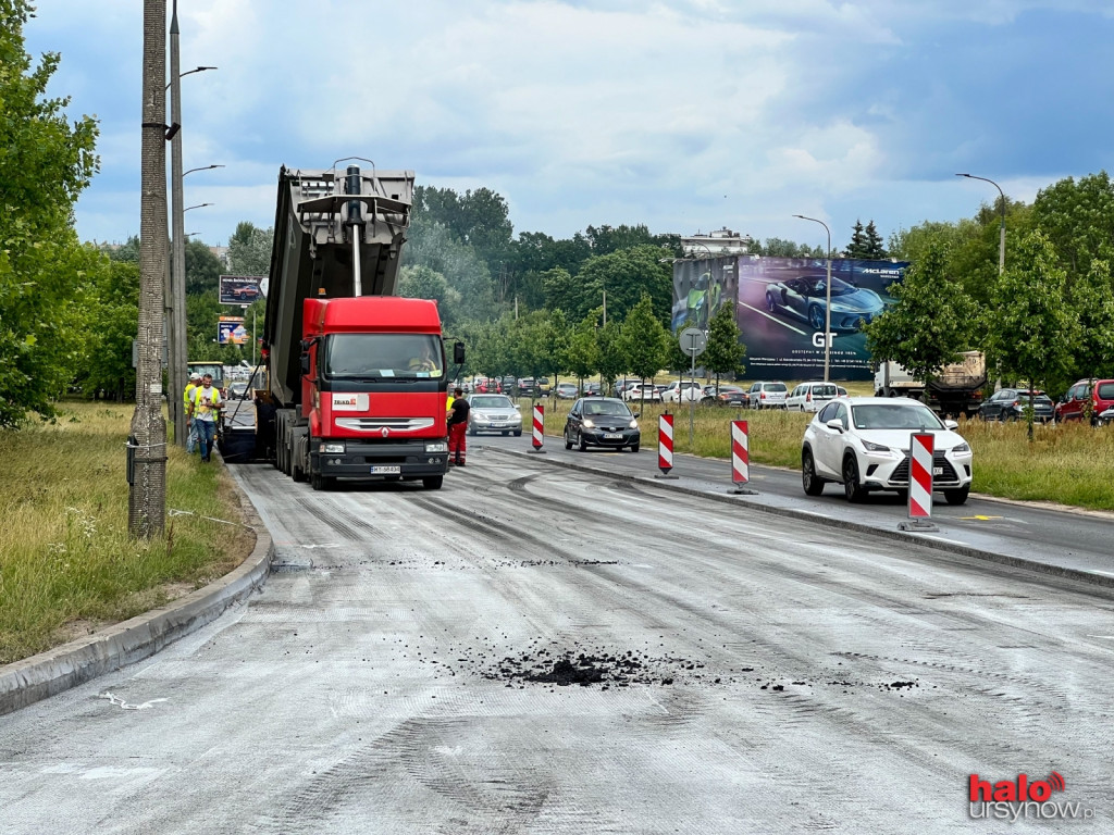 Szybkie frezowanie w Dolince. Piesi i pasażerowie zdezorientowani FOTO