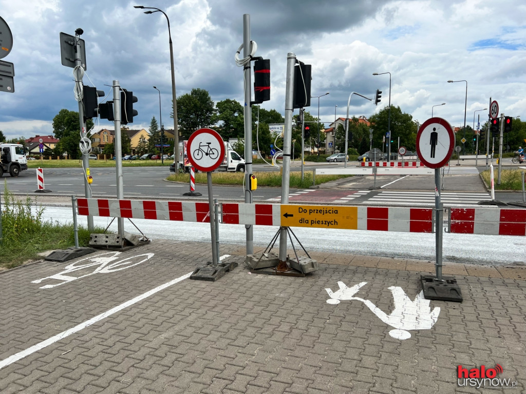Szybkie frezowanie w Dolince. Piesi i pasażerowie zdezorientowani FOTO