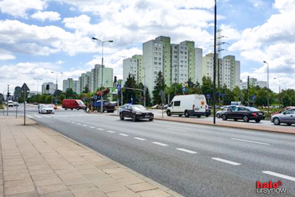 Ciężarówka strąciła sygnalizację nad aleją KEN. FOTO